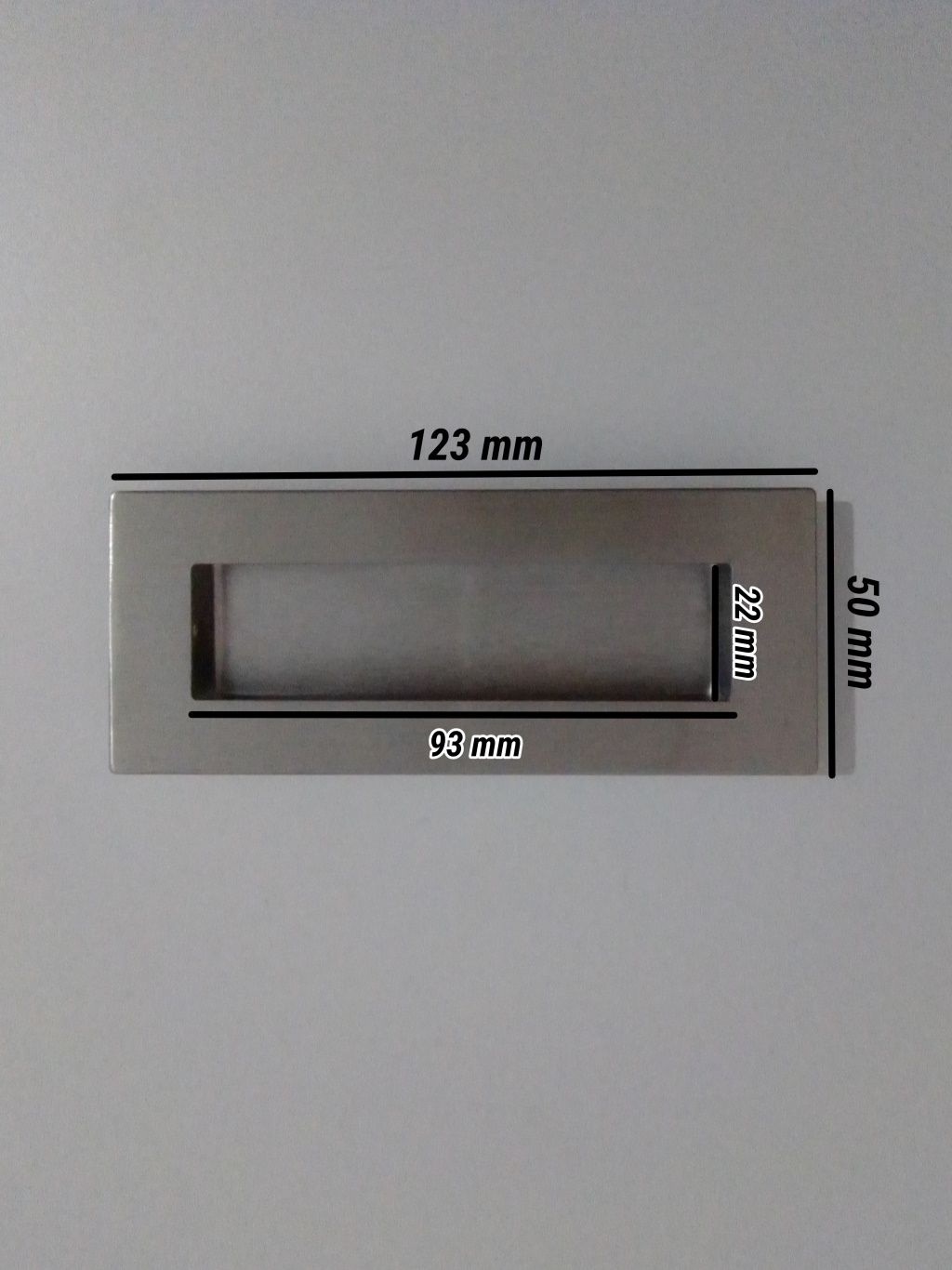 TIRADOR EMBUTIR RECT. INOX 125X113 mm